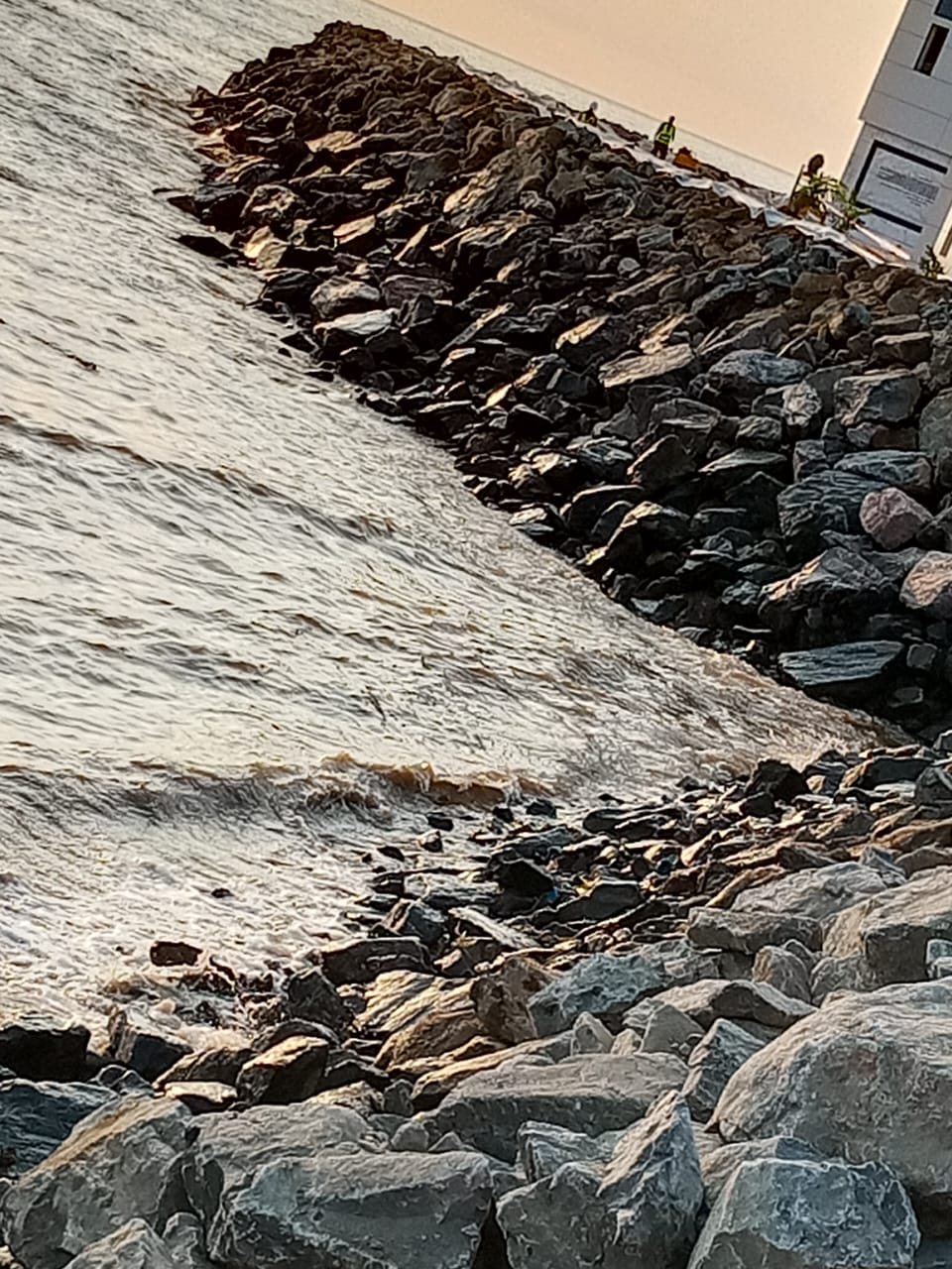 Protection de talus par enrochement — chantier LCC