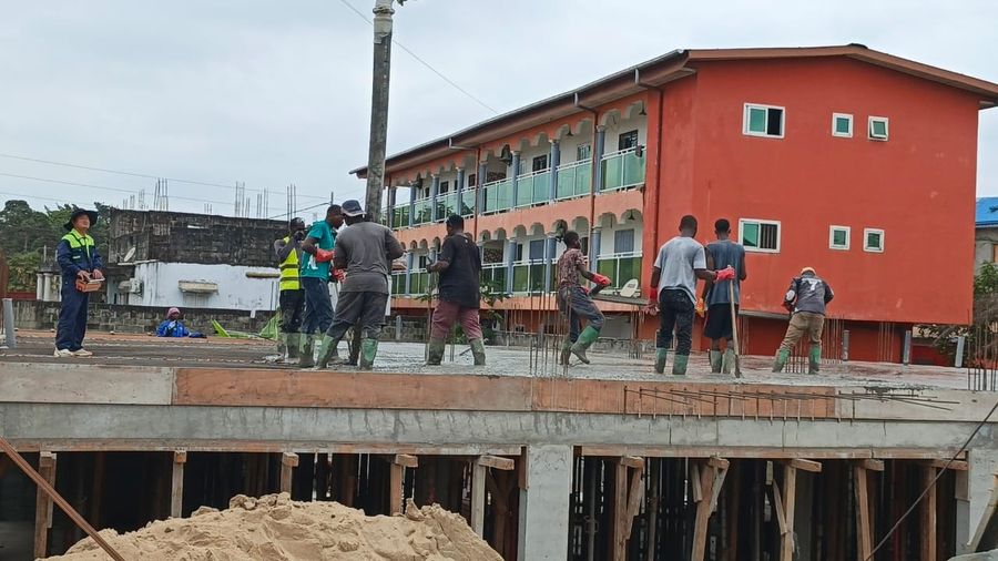 Coulage de dalle à la pompe — chantier LCC